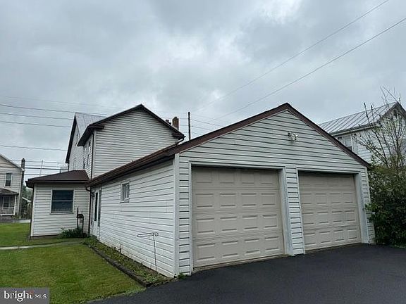 2nd image of 218 S Main St
