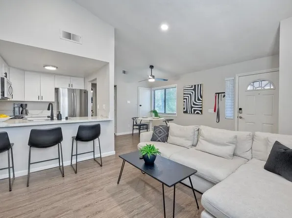 1941 Wellington Ln Unit 4, Vista, CA 92081