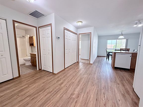 4th image of 374 Janet St