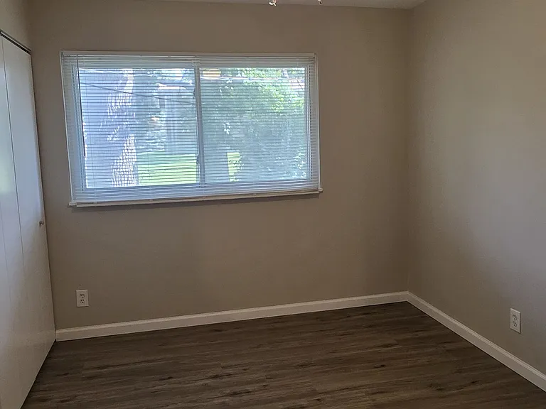 2259 Ainsworth Dr — Photo 8