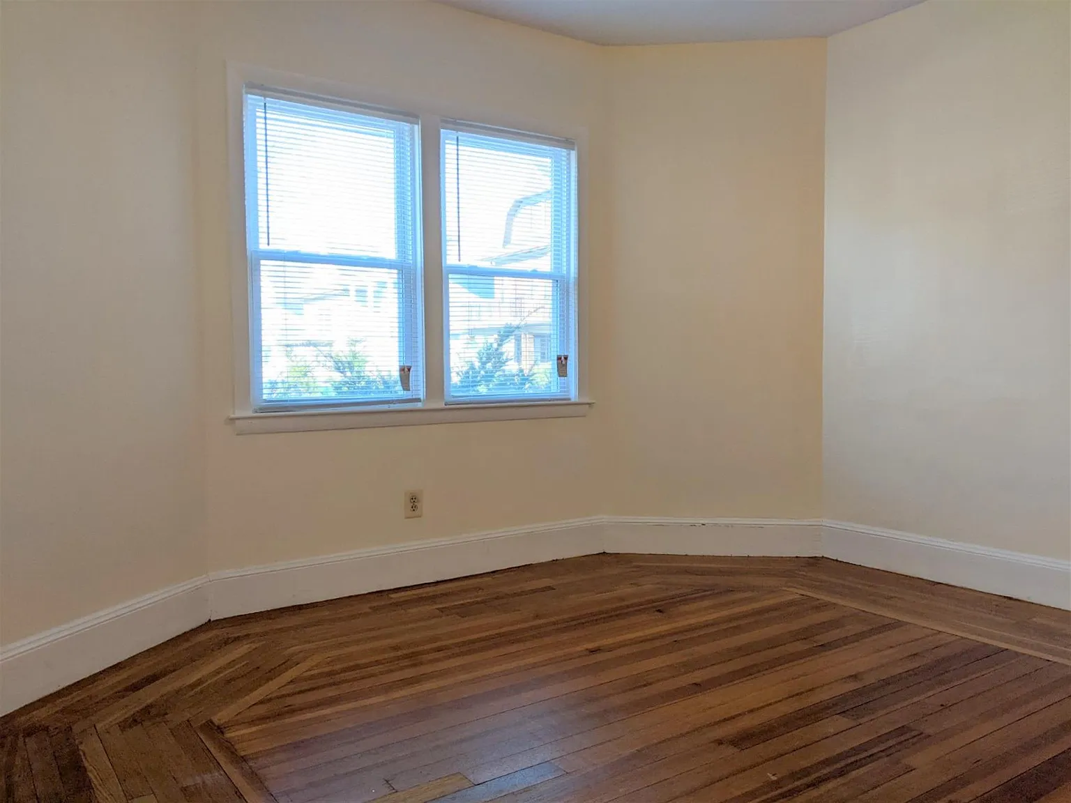 2 bed, $3,200 — Photo 2