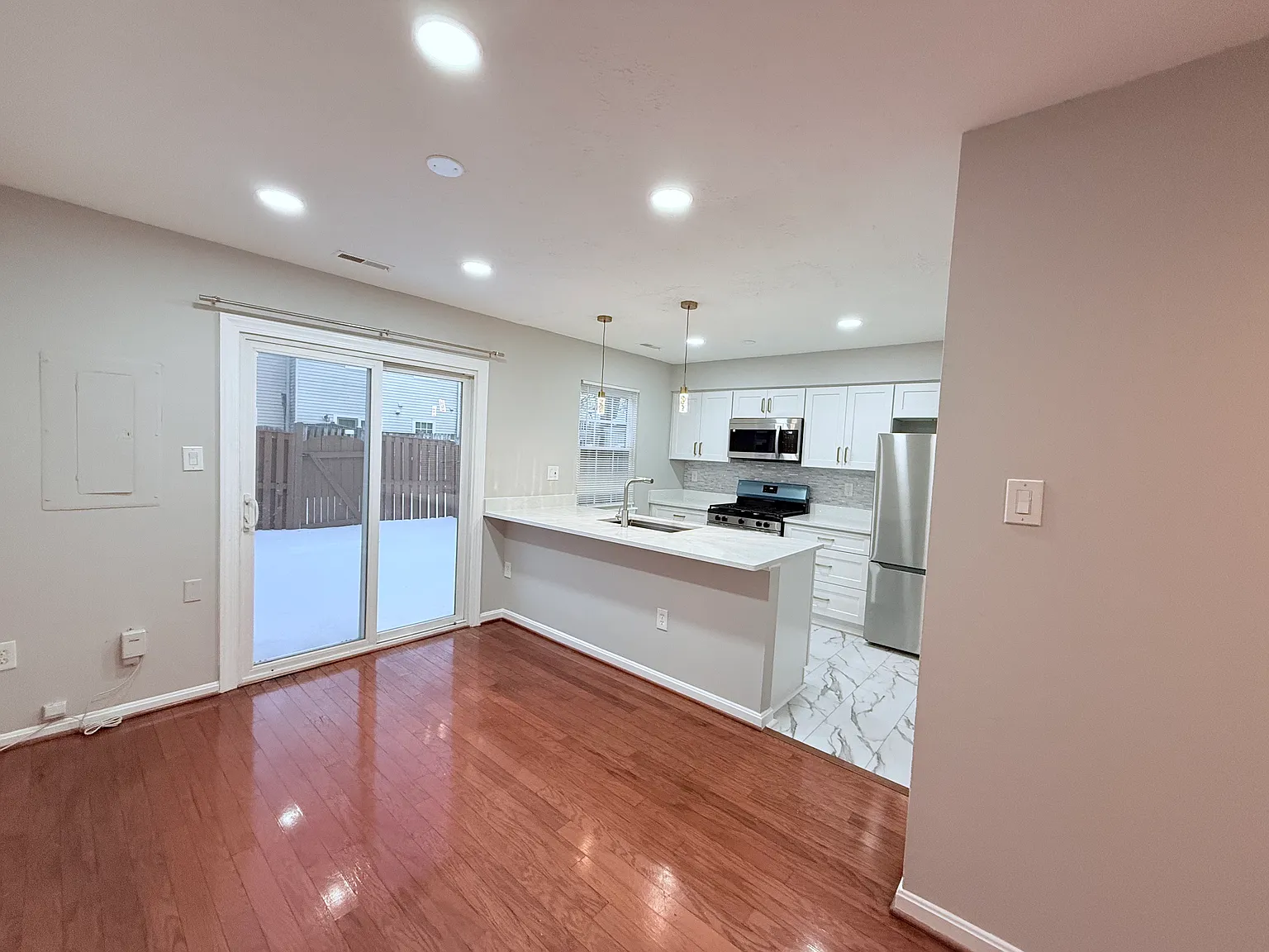 3 bed, 1188 sqft, $2,800 — Photo 3