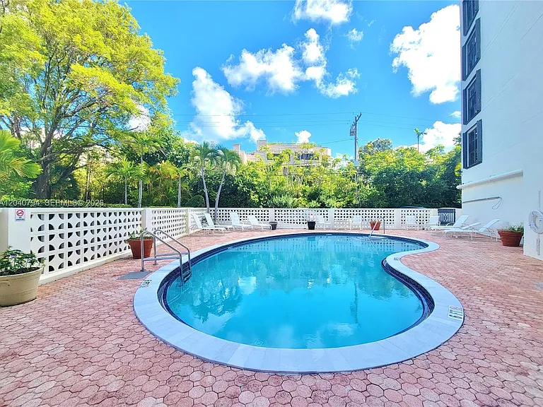 77 Crandon Blvd #2B — Photo 37