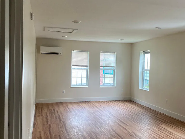 17 White St #C — Photo 2