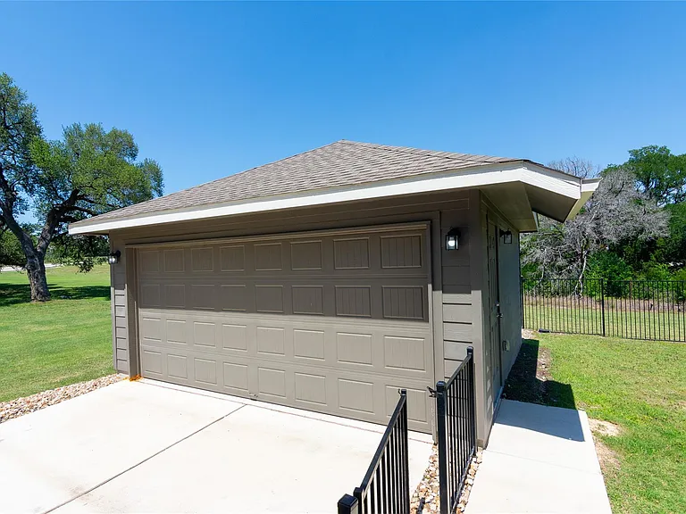 1732 Lakota Ln — Photo 35