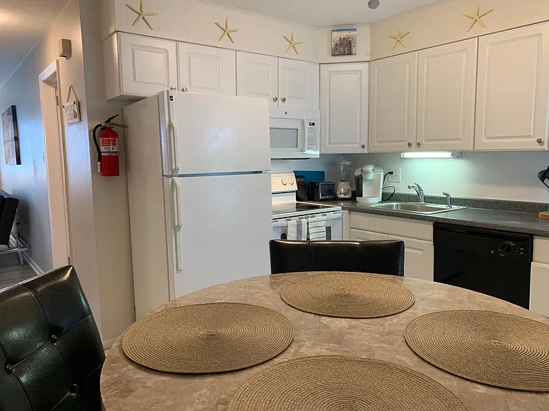 1600 Asbury Ave #B — Photo 1