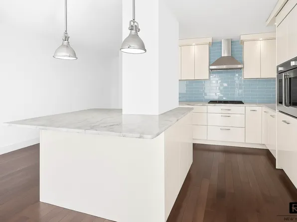 330 East 38th Street 46D image 3 of 8
