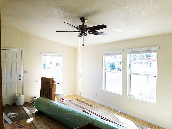 4th image of 1721 E Valley Pkwy #12