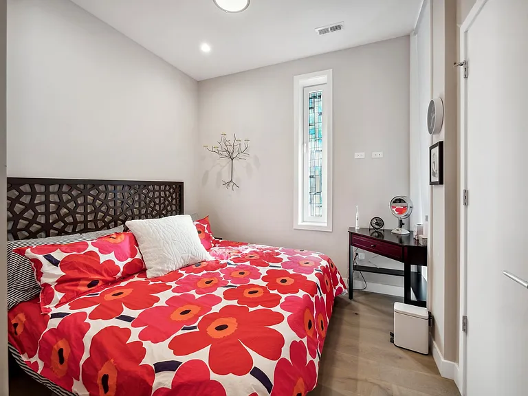 3757 N Sheffield Ave #101 — Photo 8