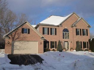 8677 Carriage Hill Rd, Savage, MN 55378