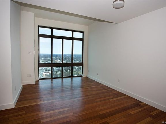 4th image of 175 Huguenot St Penthouse 803