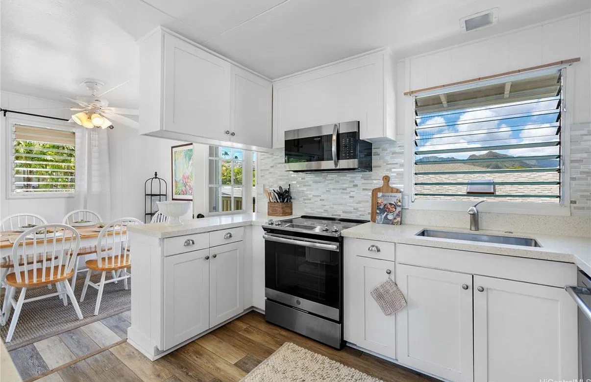 3 bed, 950 sqft, $7,150 — Photo 3