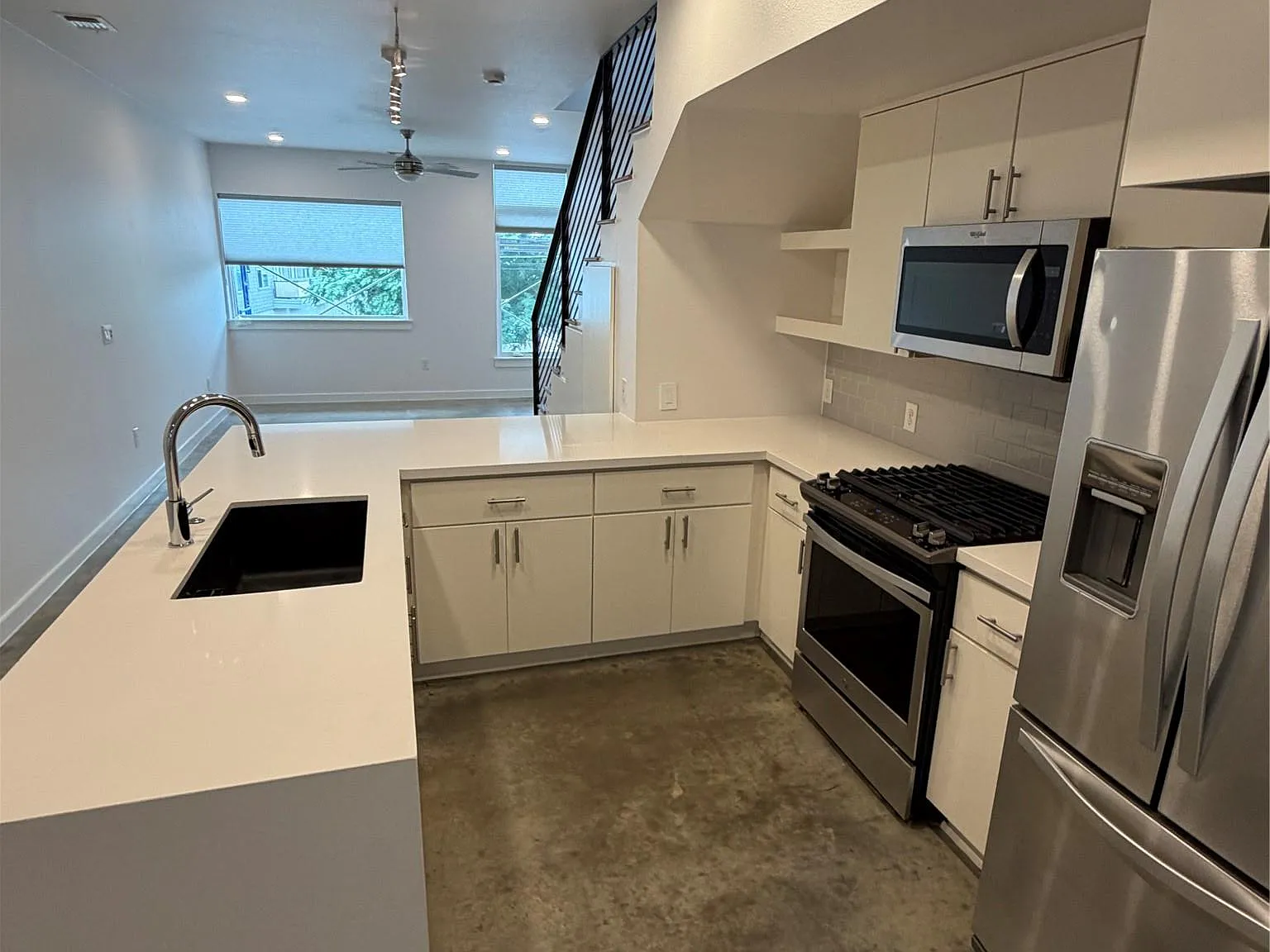 2 bed, 1.5 bath, 1162 sqft, $2,900 — Photo 3
