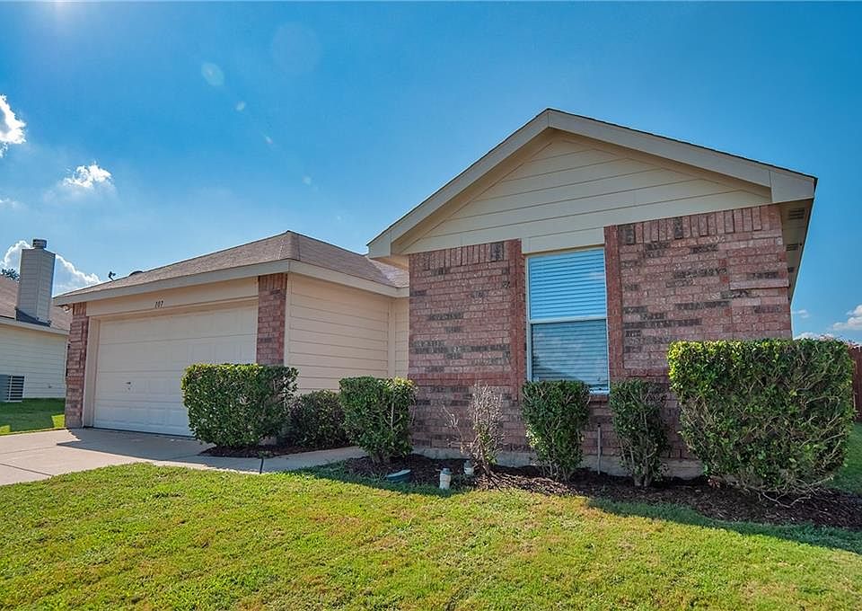 1st image of 107 Oakcrest Cir