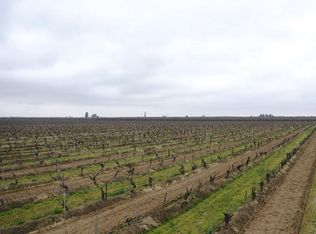 6837 S Granada Dr, Madera, CA