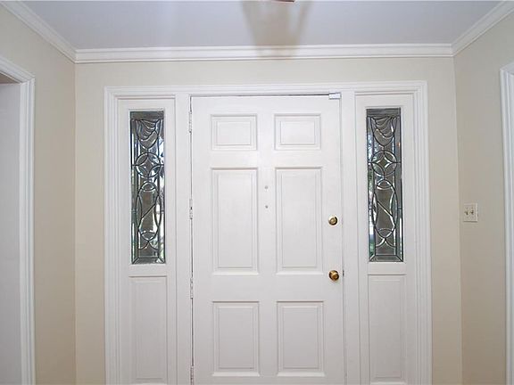 3rd image of 3831 Winslow Dr