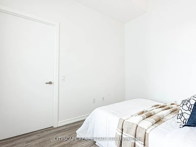 77 Shuter St #907 — Photo 10
