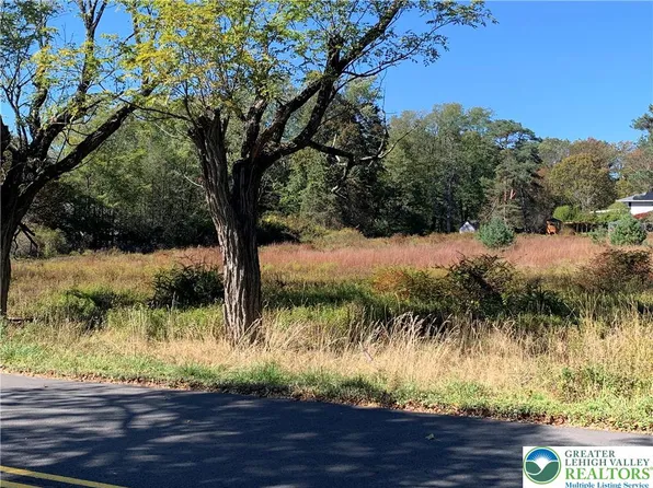 Knob Rd, Mount Pocono, PA 18344