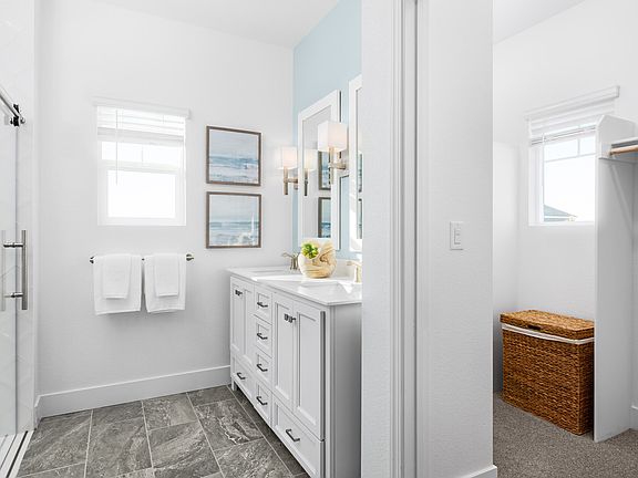 Primary bath with walk-in closet