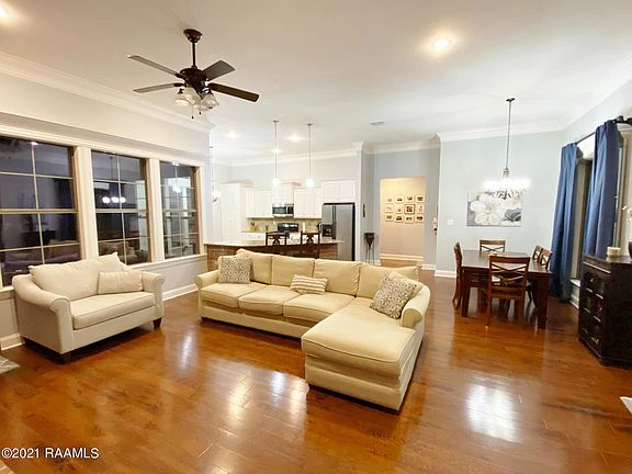 4th image of 100 Parker Oak Dr