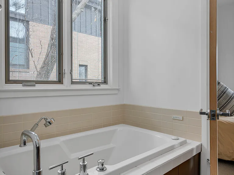 334 Van Buren St — Photo 25