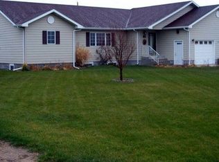 830 N Prairie Trace Rd, Sutherland, NE 69165
