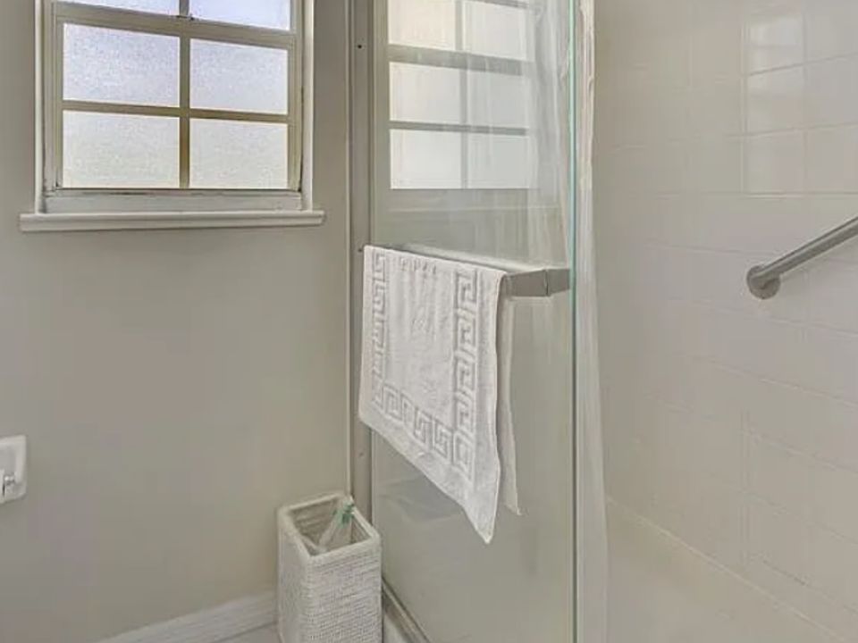 1st image of 463 Nokomis Ave S
