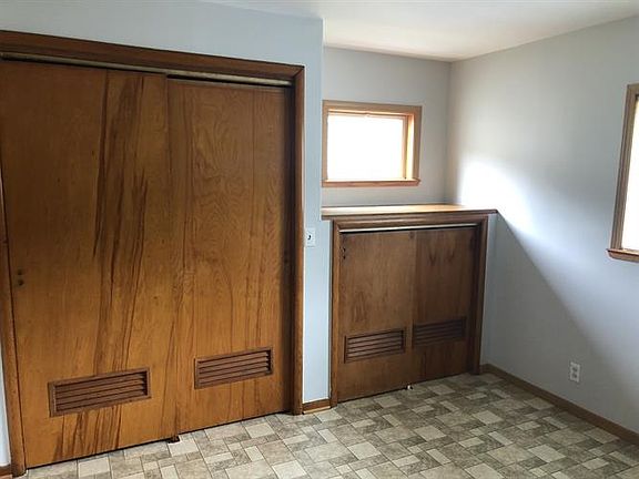 3rd image of 631 Leonard Ave
