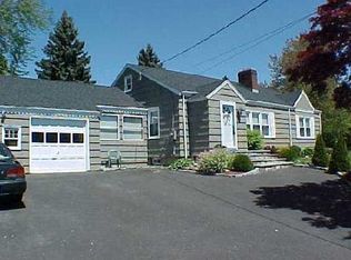 360 Second Hill Ln, Stratford, CT 06614