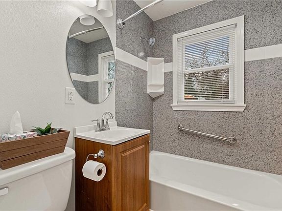 4th image of 4504 Claudine Ln