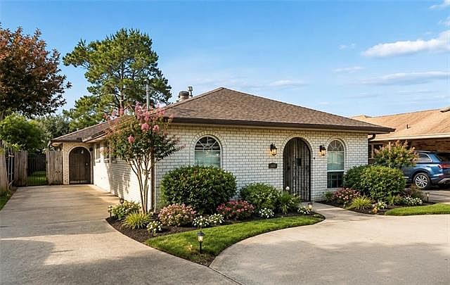 1st image of 3908 W Metairie Ave