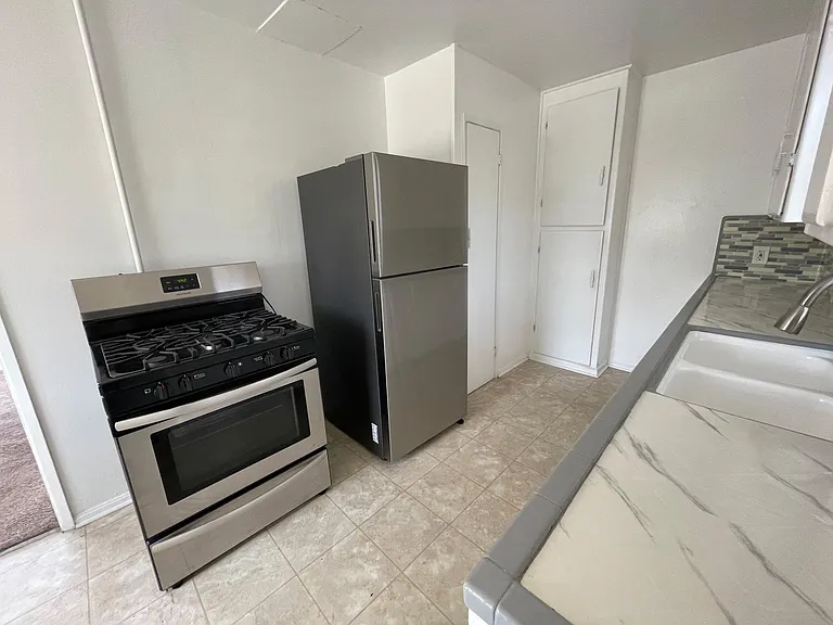 900 S Myers St #A — Photo 12