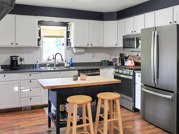 2nd image of 902 9th Ave NE