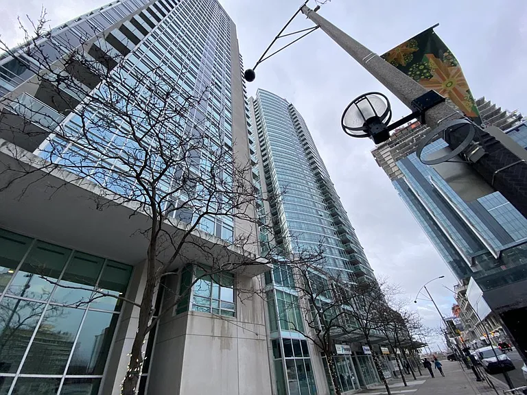 397 Front St W #2201 — Photo 24