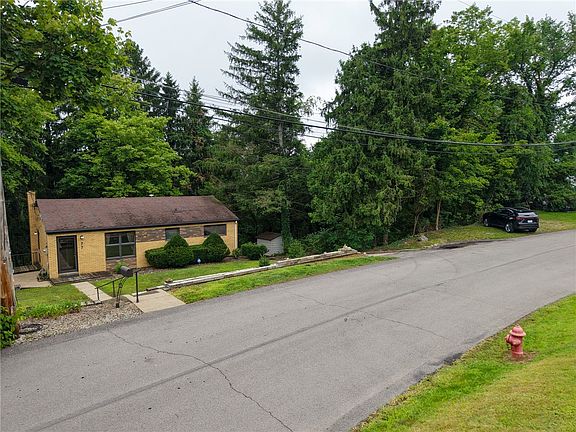 2nd image of 77 Bellview Cir