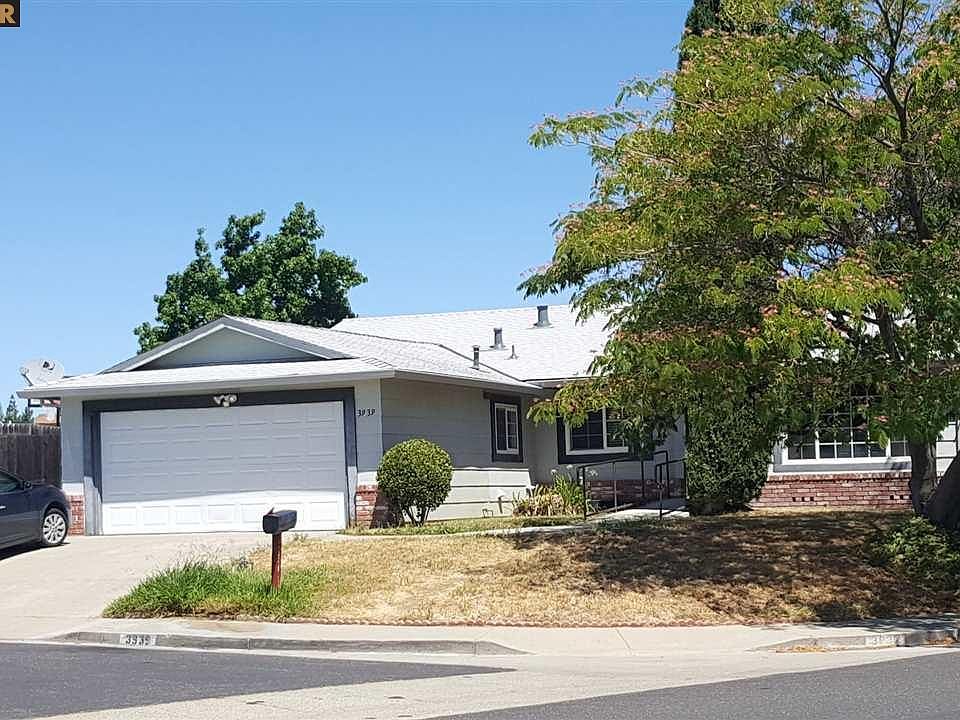 2nd image of 3939 Meadowbrook Cir