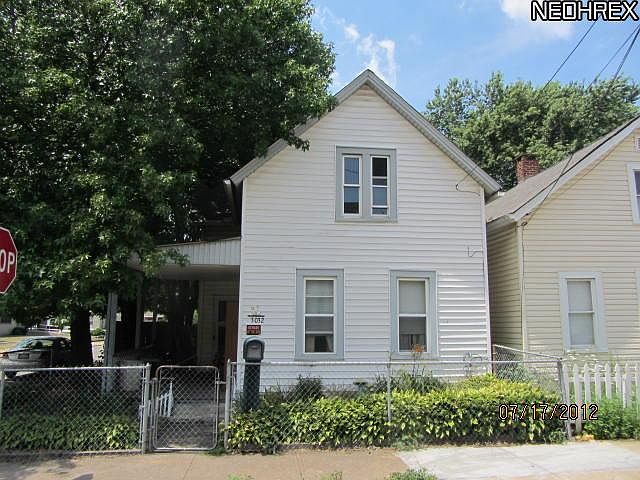 2nd image of 3032 Victor Ave