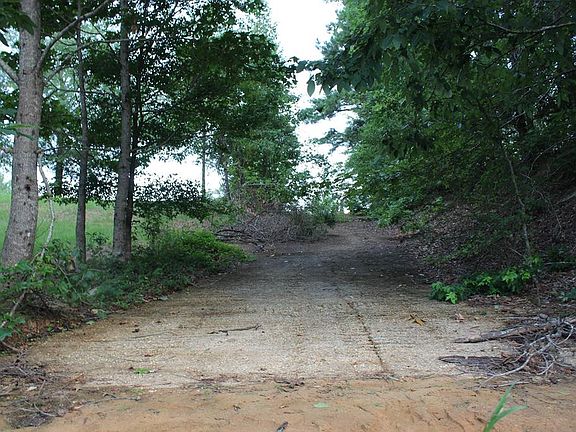 4th image of 2100 Furrs Mill Dr NE
