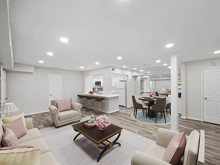 357 N Post Oak Ln #101 — Photo 2