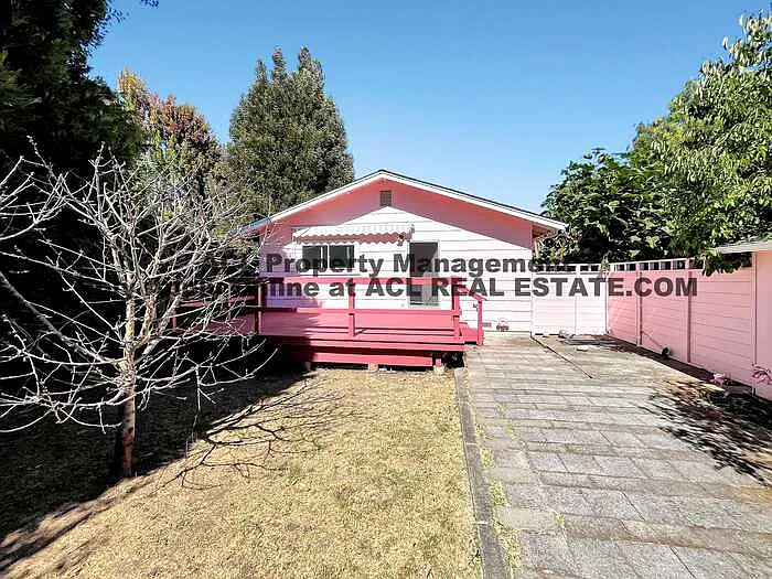 3 bed, 2.0 bath, 1404 sqft, $3,395 — Photo 2