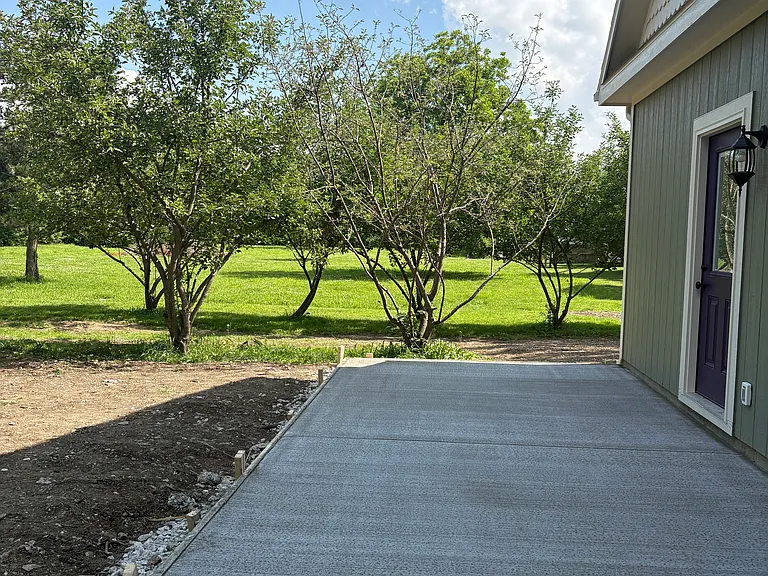 527 W Elm St — Photo 3