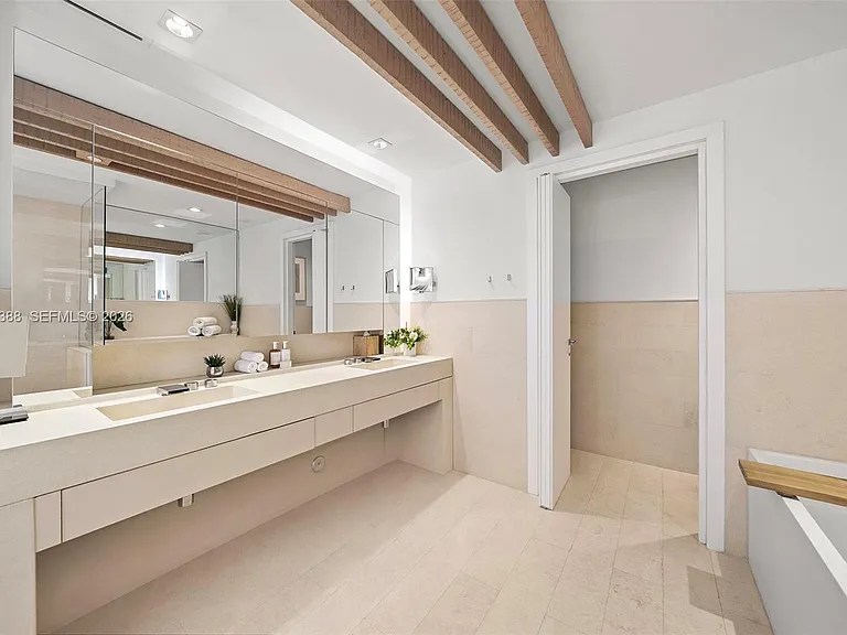 102 24th St #Penthouse 1718 — Photo 37