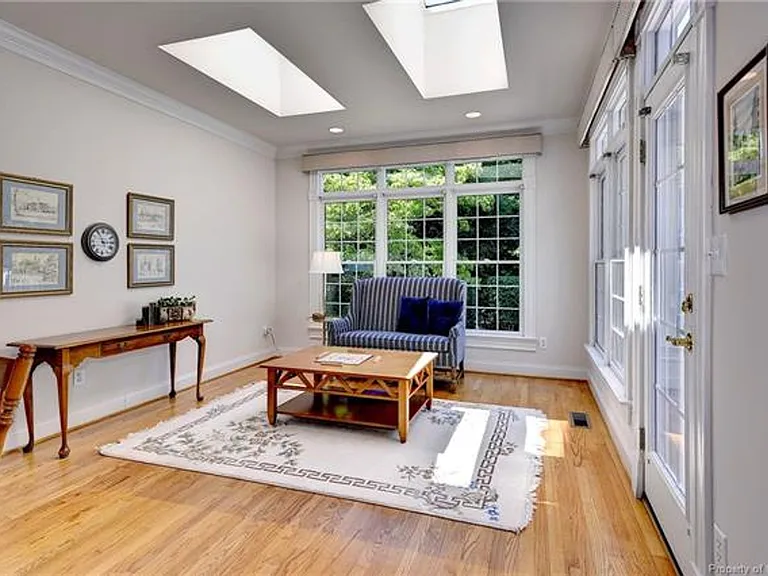 116 Westbury — Photo 10
