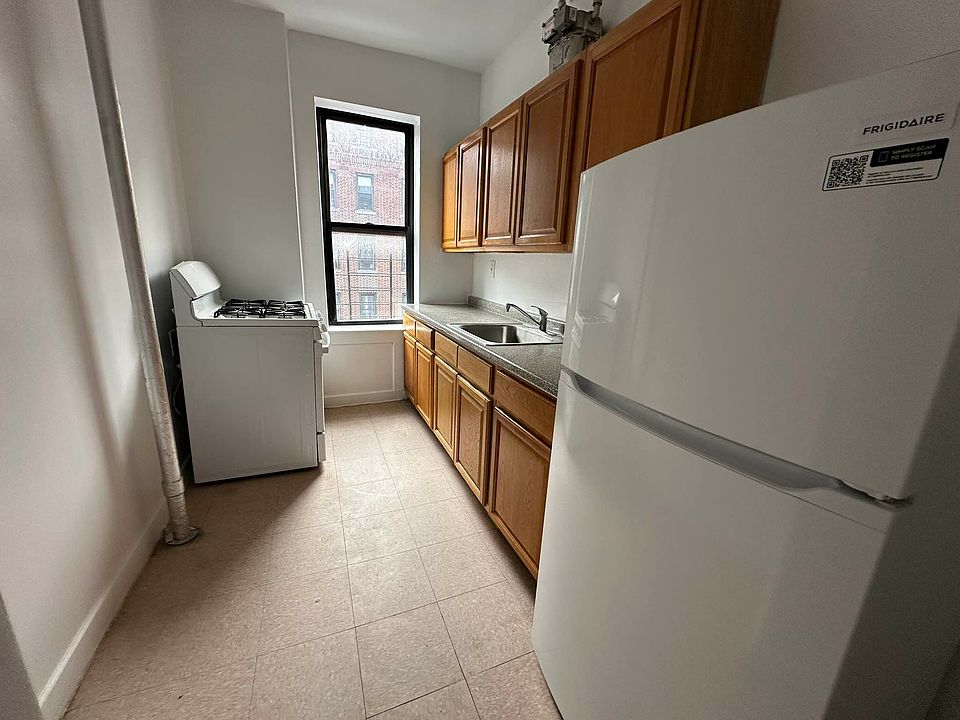 1st image of 2170 University Ave APT 5S