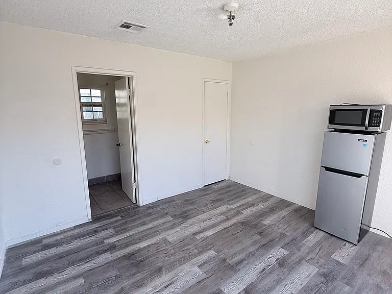 Room Photo #1