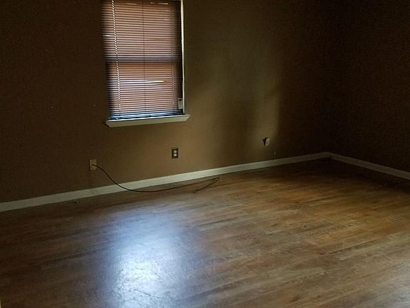 5th image of 219 Eastland Blvd