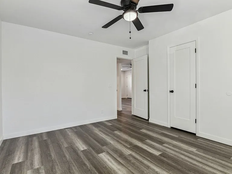 1229 W 4th St #1 — Photo 8