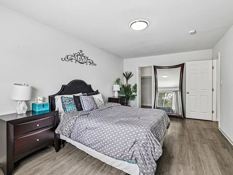North Hills Apartments — Photo 16