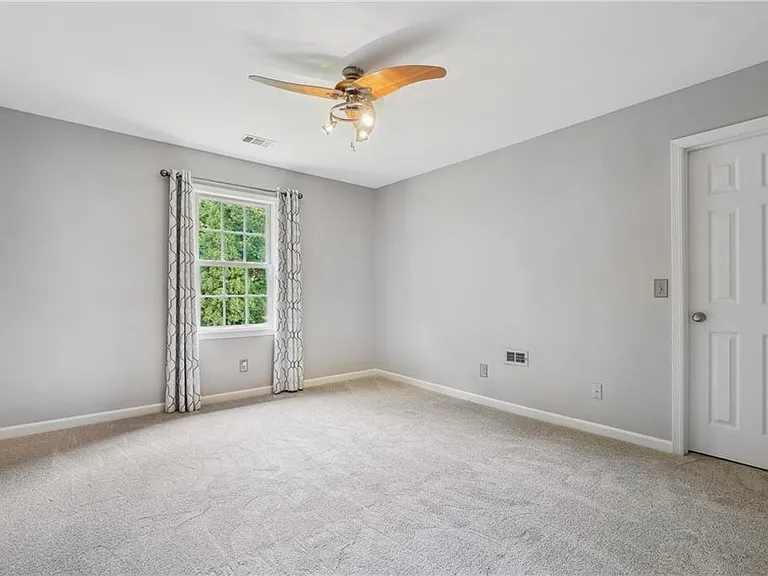 2565 Chestea Dr NE — Photo 17