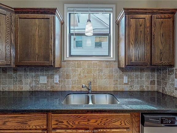 3rd image of 821 Avenue B
